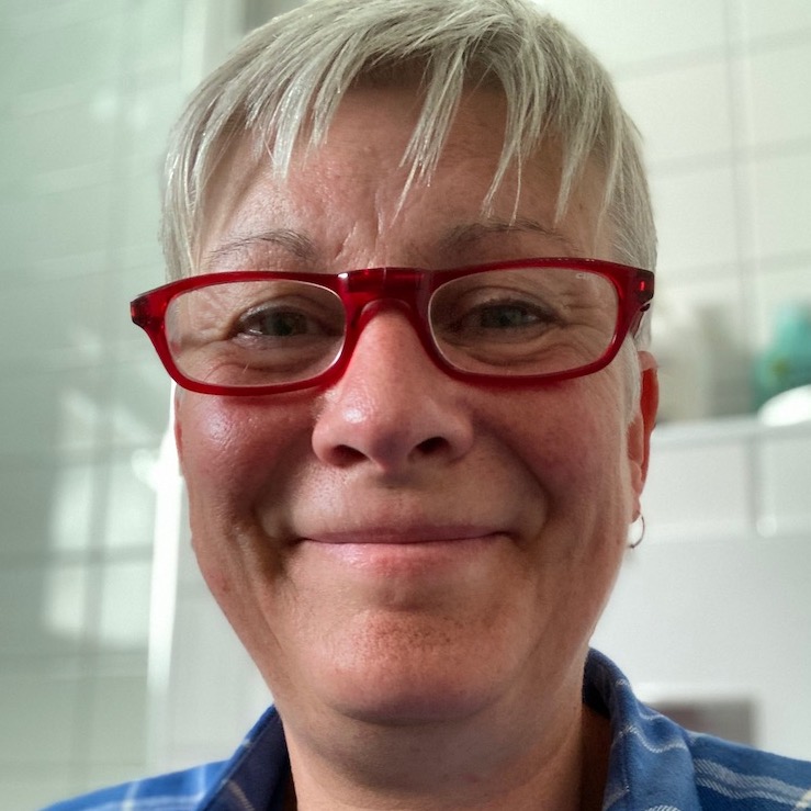 Mimmi Pojjes, en kökskund till Axelssons snickeri. 
